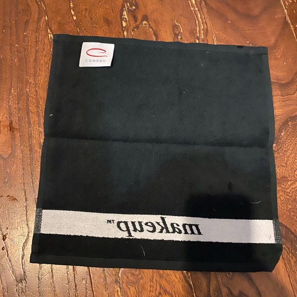 Set of 2 make up towels by Comphy - Picture 3 of 6